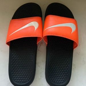 Men’s size 9 nike slip on sandals